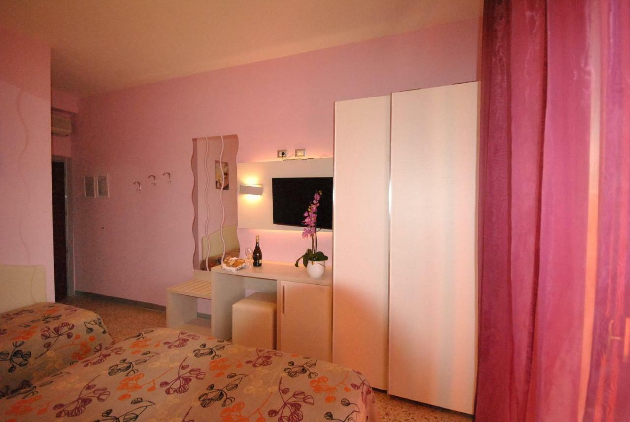 Hotel Prestigio Cesenatico Exterior photo